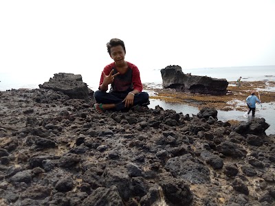 Photos of Ship Stone Jar beach area Camping and Travel