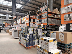 Photo n°20 de La Plateforme du Bâtiment - VILLEMOMBLE - PLATEAU D'AVRON à Villemomble (Magasin de vêtements professionnels)