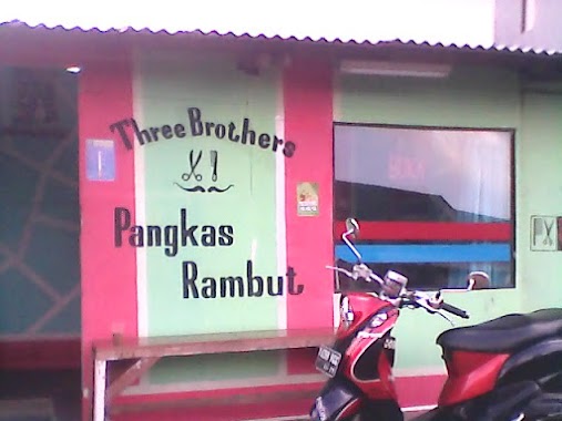 Pangkas Rambut Three Brotherss, Author: Devi Setiana