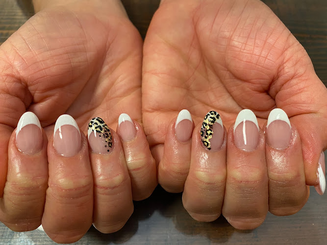 Nash Nails interior view