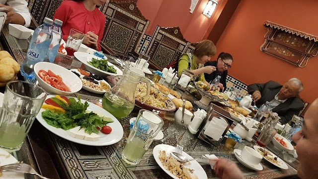 Le centre de pilaf délicieux RUMI