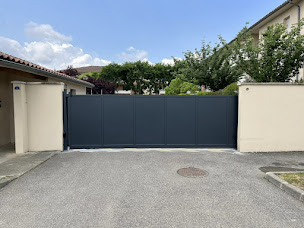 Photo n°6 de OPNA Pau à Morlaàs (Fournisseur de portes de garage)