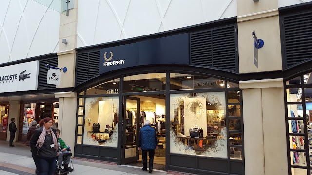 Facturable Demonio En realidad Mapstr - Shopping Fred Perry Outlet Portsmouth -