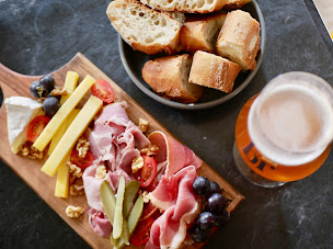 Photo n°111 de La Ménagerie - Bière artisanale & Burger maison à Saint-Cyr-l'École (Bar à vin)