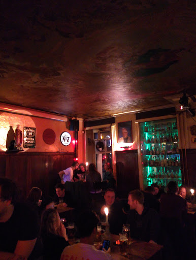Madonna Bar - Visual