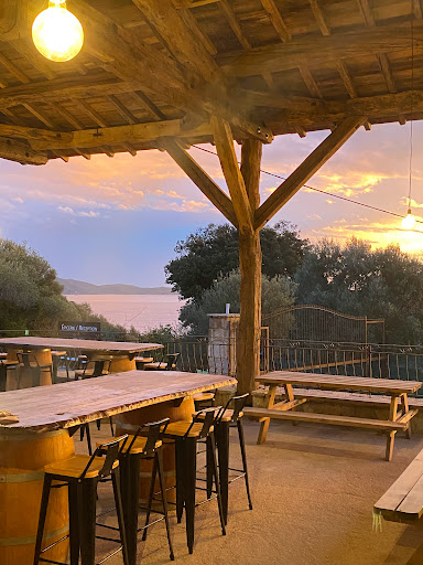 Photo de Domaine Santu-Matteu : Gîte de caractère avec piscine, au calme tout confort, proche plage à Olmeto en Corse-du-Sud