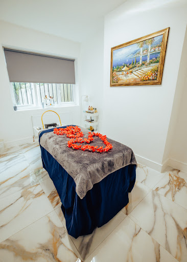 Miracle Head & Face Spa