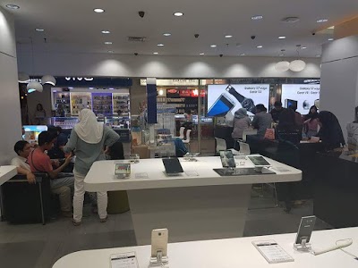 Photos of Samsung Experience Store - Mall Pekanbaru By Best N Cheap