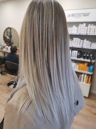 Photo n°37 de Laurent Coloriste Expert en Soins à Le Beausset (Salon de coiffure)