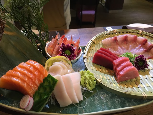 Tsukiji Sushi Bar Restaurante