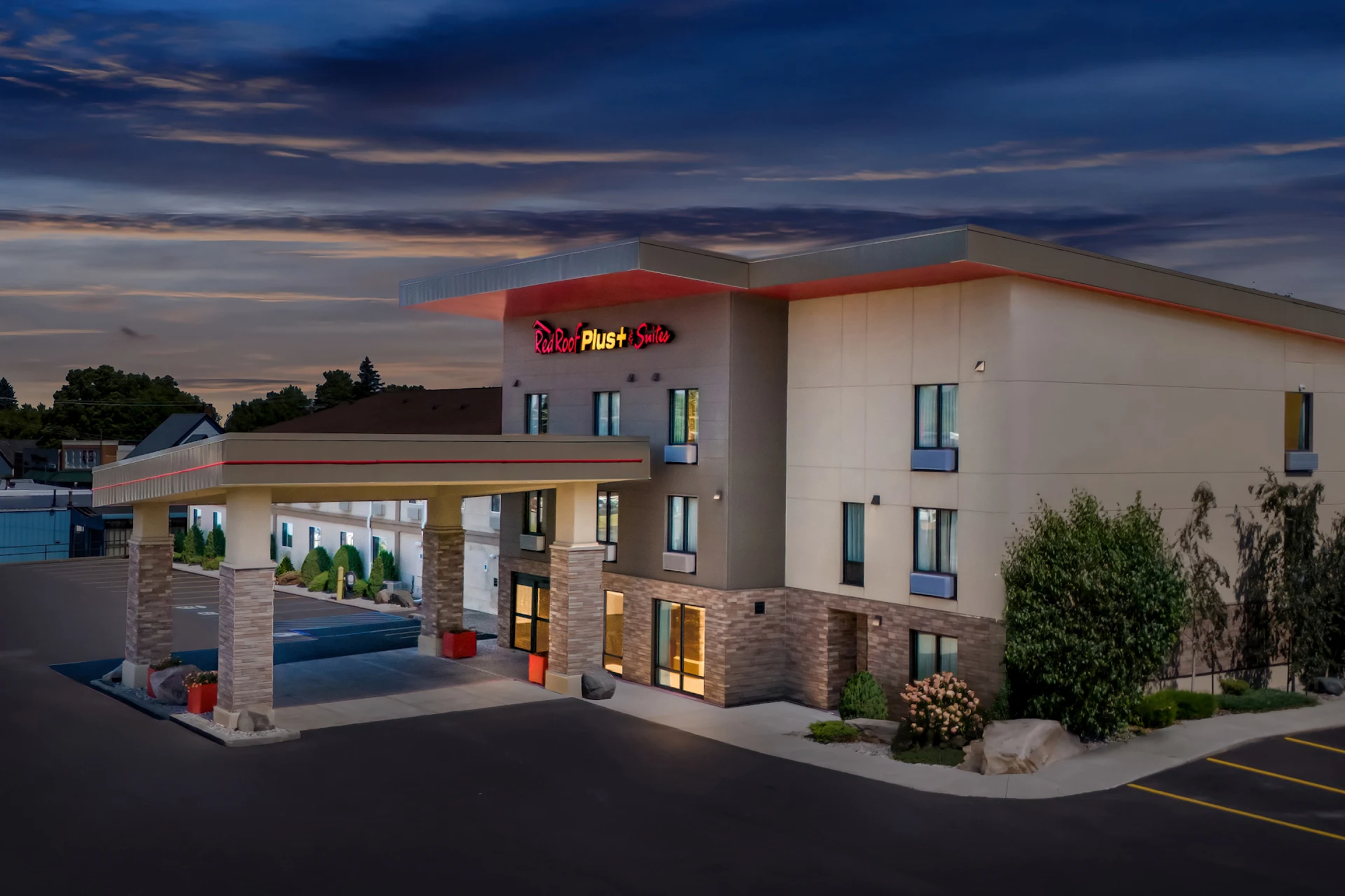 Red Roof PLUS+ & Suites Malone