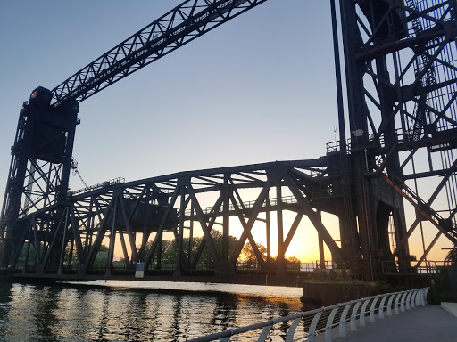 Lot #33 - Visual