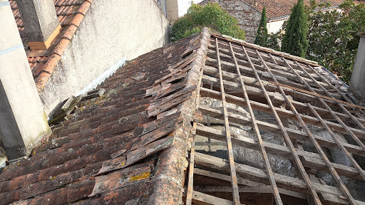 Photo de Akg couverture - Couvreur Agen : Réparation Recherche Fuites Dépannage Démoussage Rénovation Toiture 47 Lot-et-Garonne à Agen (47000)