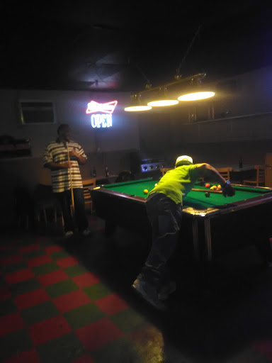 Valleyview SportsBar Christi and Ronnie
