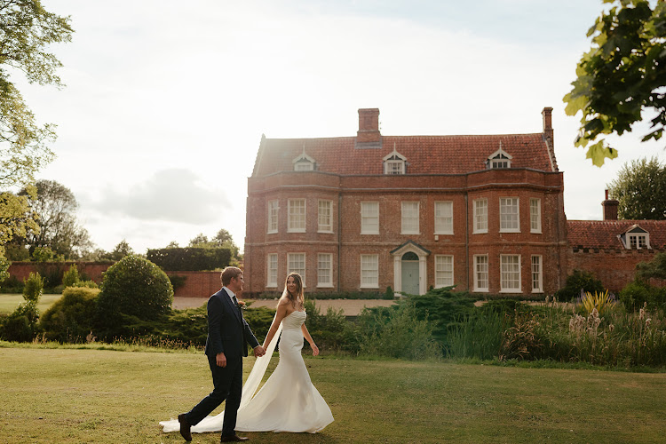 Elms Barn - small wedding venues london