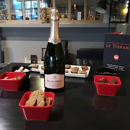 Photo n°30 de Le Vineum | Cave & Bar à vins à Mozac (Caviste)