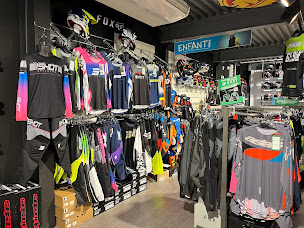 Photo n°24 de SPEEDWAY TOULON - LA GARDE à La Garde (Magasin de pièces et d'accessoires pour motos)