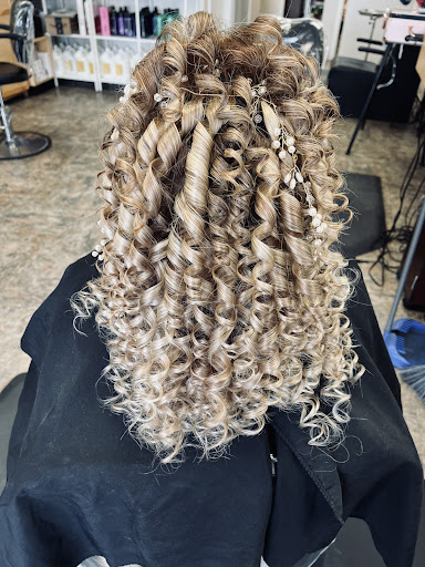 Divine's beauty salon - Thumbnail