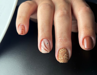 BEAUTIFUL NAILS BY LESLIE