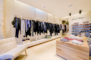 Photo n°4 de American Vintage à Paris (Magasin de vêtements)