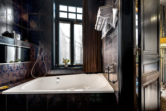 Main Street Hotel by null
