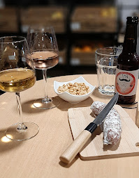 Photo n°3 de Tabac Bar Epicerie Saint Martin de la Place à Gennes-Val-de-Loire (Bar à vin)