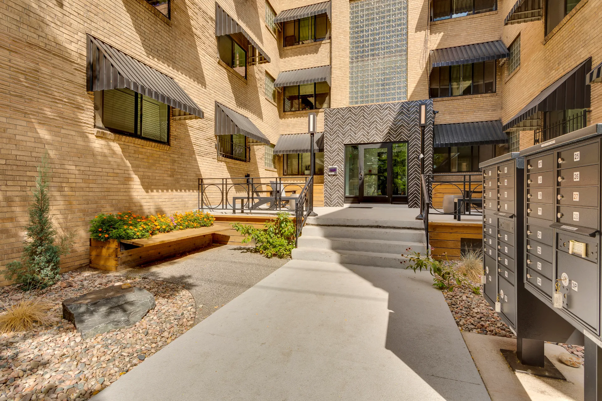 611 E 11th Apartments