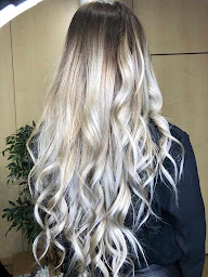 Photo n°3 de Virginie l'art d' être soi à Dinan (Magasin de perruques)