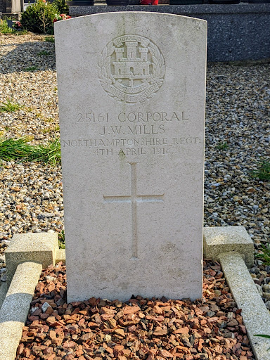 commonwealth war graves ww1 (crouy st pierre) - Thumbnail