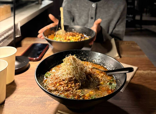 REDWHITE BONELESS RAMEN