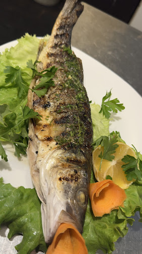 Comentarii opinii despre Famous 2 Bar & Dinner