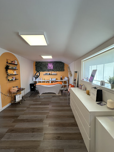 PEACH WAX STUDIO & TRAINING - Thumbnail