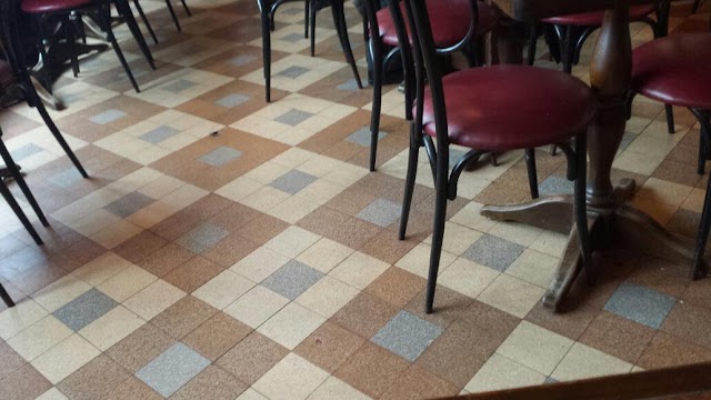 L'Araignée au Plafond