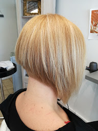 Photo n°18 de EXPRESSION SARL à Mont-de-Marsan (Salon de coiffure)