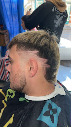 Photo n°12 de Dali coiff à Is-sur-Tille (Salon de coiffure)