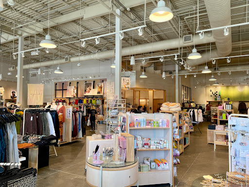 Urban Outfitters - Thumbnail