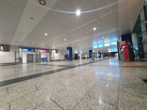 Aeroporto Elmas Arrivi