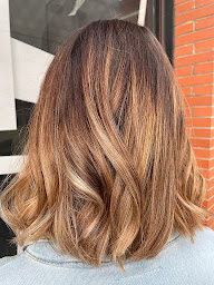 Photo n°9 de Histoires De Coiffure à Saint-Erblon (Salon de coiffure)