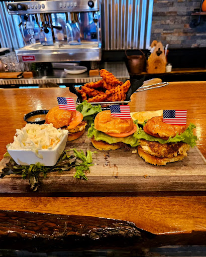 Ganly's Irish Pub & Restaurant - Thumbnail