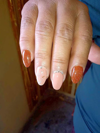 Uñas y maquillaje Yasmin - Thumbnail