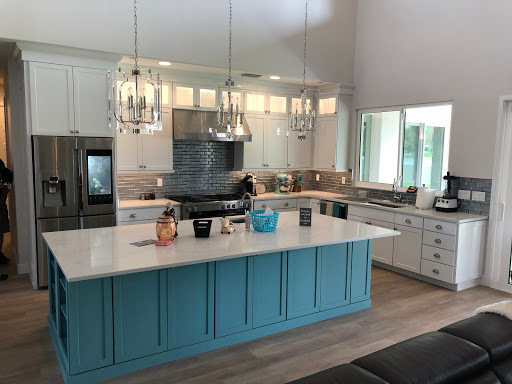 ManfredoDesigns LLC - Visual