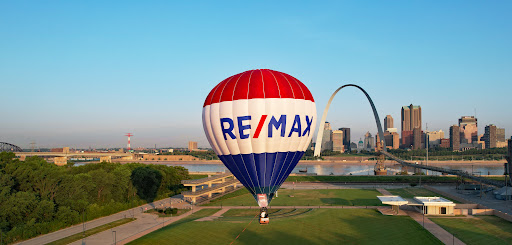 Karen Schoenthal, Realtor | RE/MAX Alliance - Thumbnail
