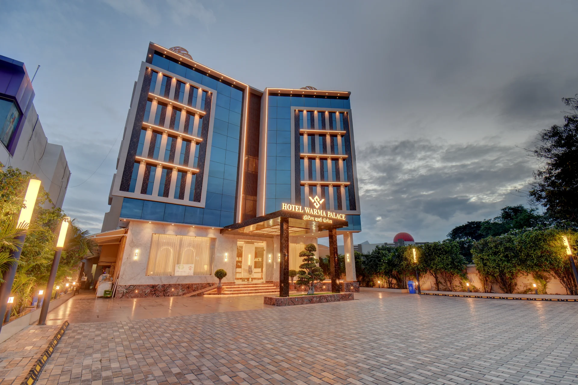 Hotel Warma Palace