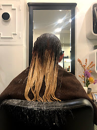 Photo n°12 de Coiffure SG Mixte à Paris (Salon de coiffure)