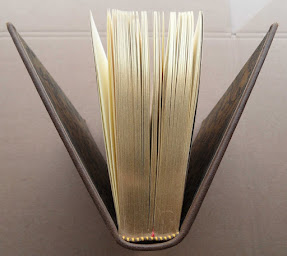 Photo n°3 de Pile de bouquins à Bazouges Cré sur Loir (Librairie de livres d'occasion)