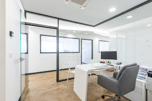 Photo n°2 de Cabinet dentaire EVIDENT: orthodontie à Auribeau sur Siagne Dr Leslie VIGNE et Dr Fabien MORLANNE à Auribeau-sur-Siagne (Dentiste)