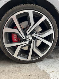 Photo n°14 de Garage des Dames à Marseille (Atelier de carrosserie automobile)