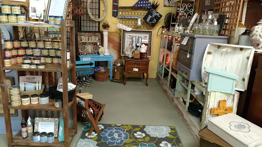 Lindy Antique Mall - Thumbnail