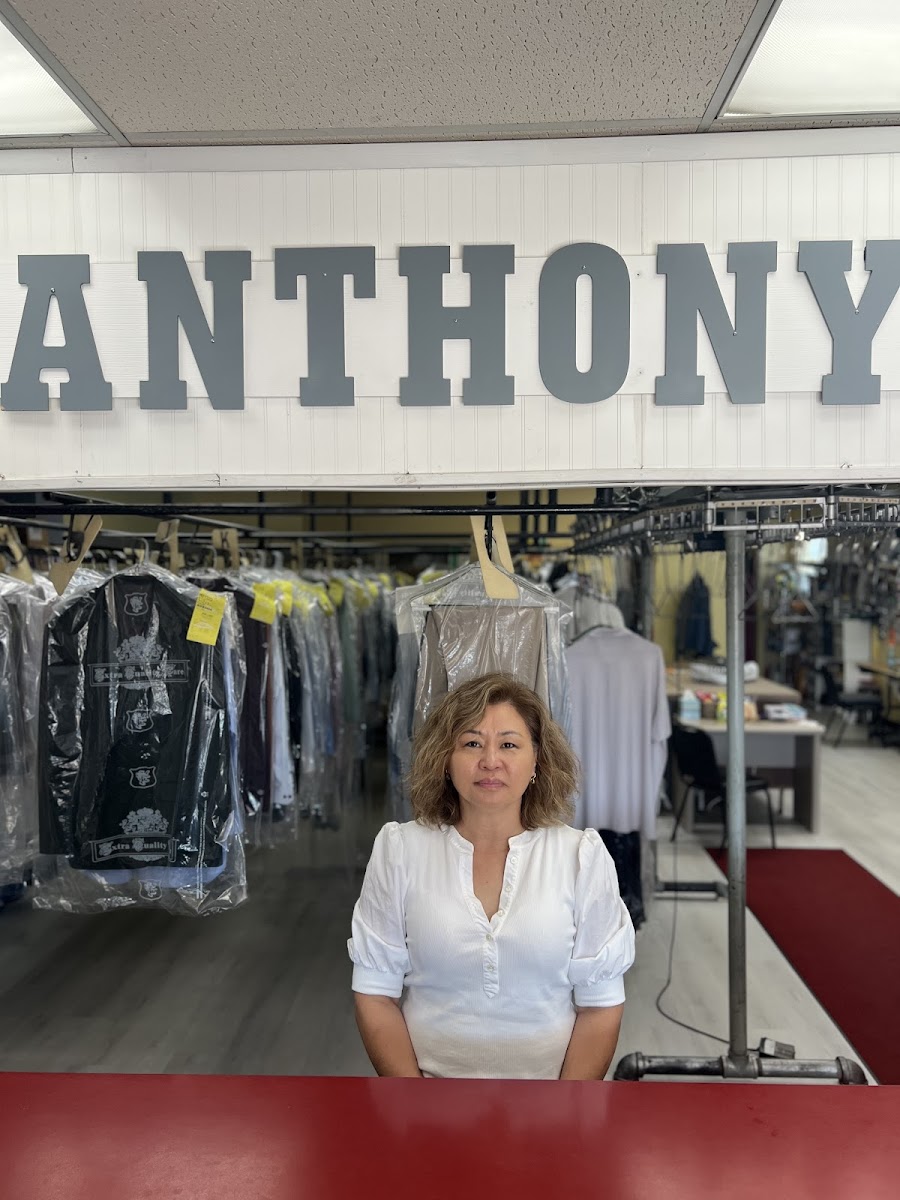 Wash Smart Laundry facility with washing machines in Chicago