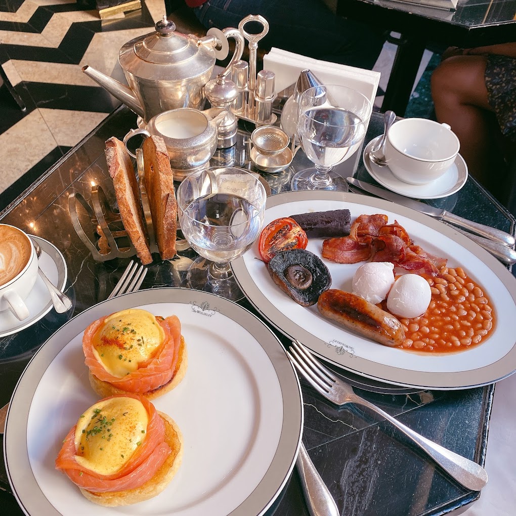 Discover the best breakfast spots in Mayfair, London, including Queens of Mayfair, Popina, Piccolo Bar, and more. Indulge in delectable morning options and experience culinary delights.